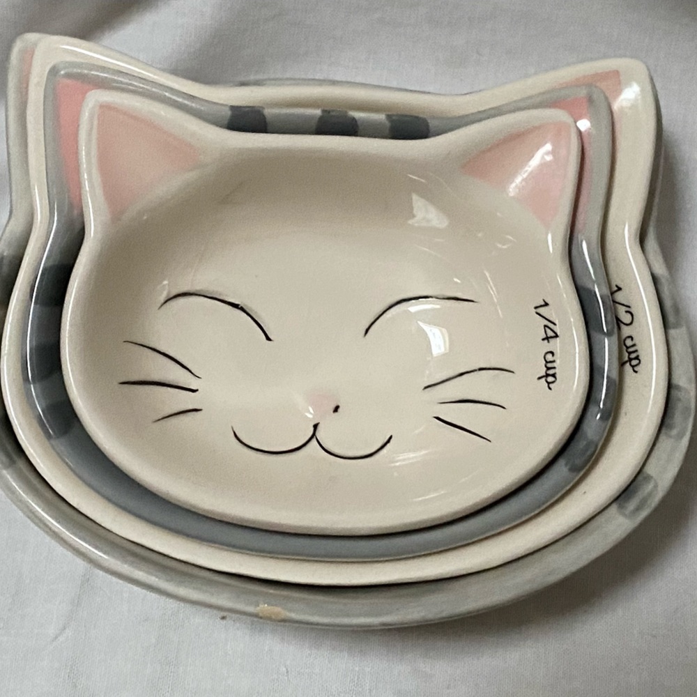 World Market Ceramic Cat Face Shaped Measuring Cups Set of 4
